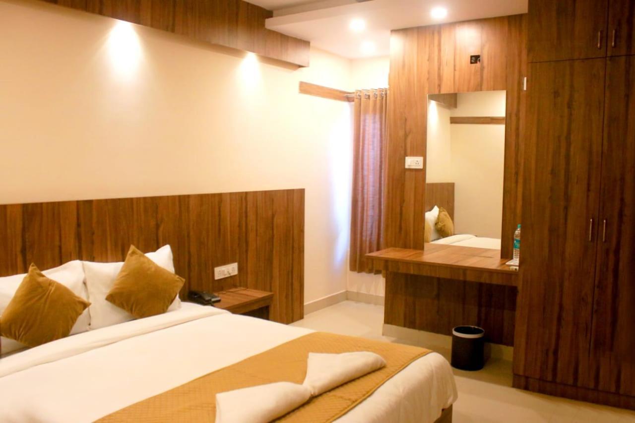 Hotel Sakura Inn Hosūr Exterior foto