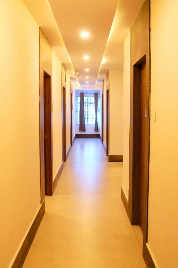 Hotel Sakura Inn Hosūr Exterior foto